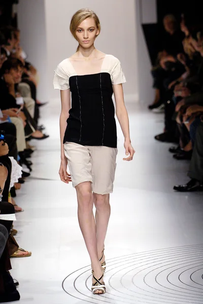 Look 14